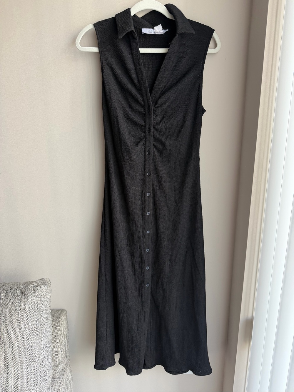 Astr Sleeveless Black Button-Front Midi Dress with Collared Neck